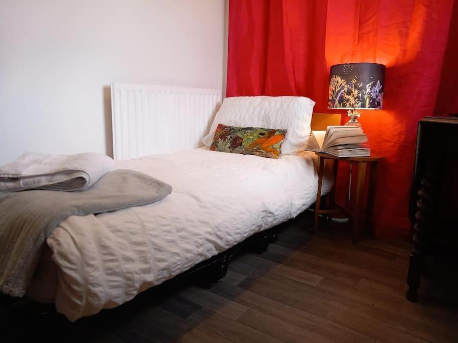 Peaceful Home From Home - Spacious 3 Bedroom House Accommodating 7 - Ideal For Families And Workers Gateshead Dış mekan fotoğraf