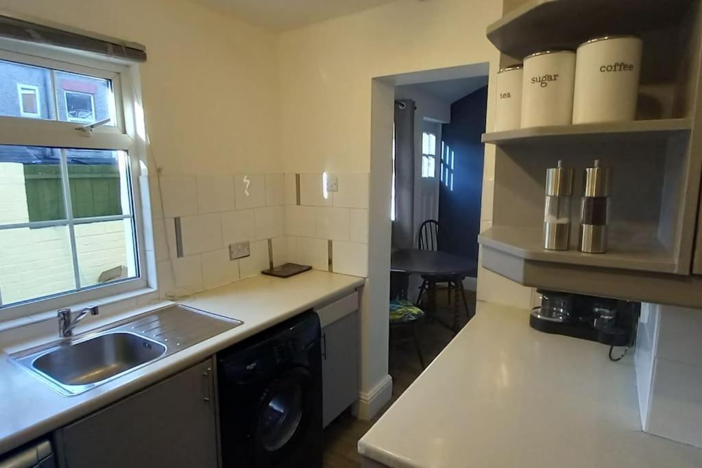 Peaceful Home From Home - Spacious 3 Bedroom House Accommodating 7 - Ideal For Families And Workers Gateshead Dış mekan fotoğraf